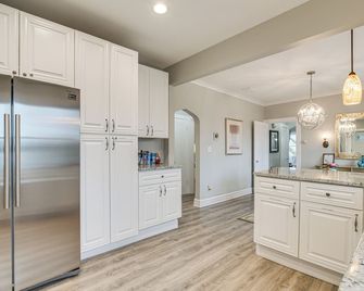 Family Apartment with Deck and Yard Near Northwestern - Evanston - Kitchen