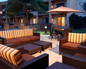 Courtyard by Marriott Dayton South/Mall - Miamisburg - Patio