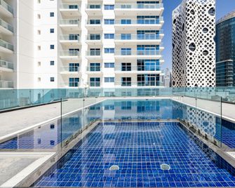 Unlock Metropolis - Dubái - Piscina