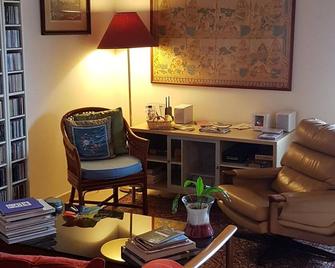A stay at Cherry House will provide you a real Italian Country Escape. - Polinago - Living room