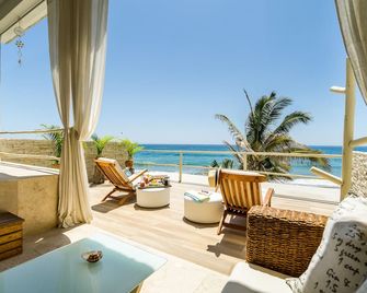 Dco Suites Lounge & Spa - מנקורה - מרפסת