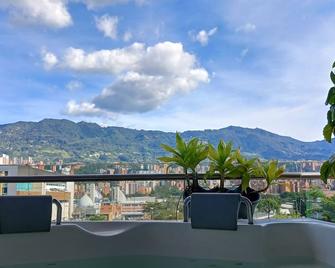 Hotel Sixtina Plaza Medellin - Itagüí - Balcón