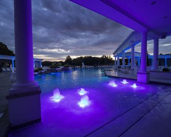 The Grand Resort - Warren - Piscina