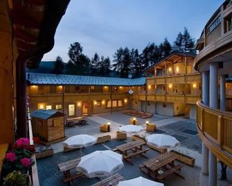 Boscone Suite Hotel - Madesimo - Binnenhof