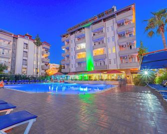 Grand Bahama Beach Hotel - Konakli - Pool