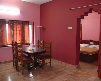 Hotel Rv Tower - Guruvayoor - Comedor