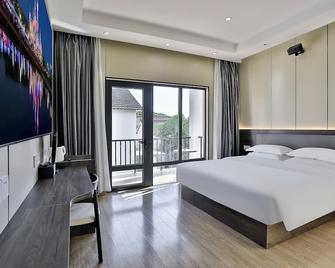 Yinshu Lunasvilla Courtyard Garden Resort Hotel - שנחאי