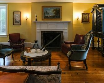 Luxury in a Historical Landmark! Booking now for fall - Clarence - Wohnzimmer