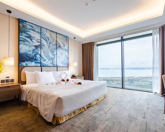 Muong Thanh Luxury Ha Long Centre Hotel - Ha Long - Bedroom