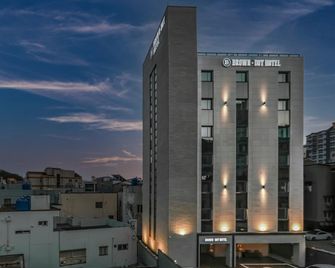 Geoje Okpo Brown Dot - Geoje - Edificio