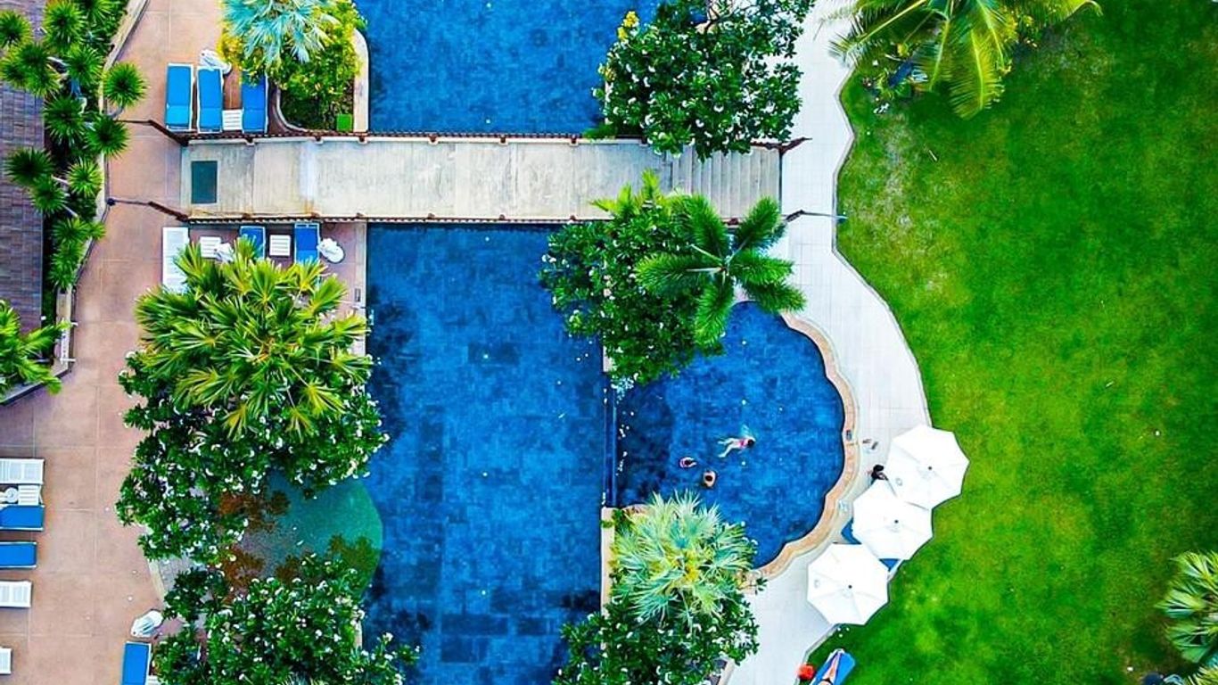 Jomtien Palm Beach Hotel And Resort