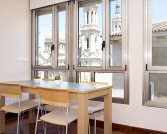 Apartamentos Sabinas El Pilar - Zaragoza - Dining room