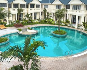 Nava Hotel & Resort - Dong Hoi - Pool