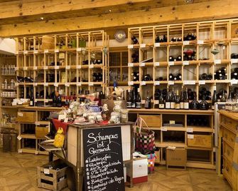 Double room (No. 3, 1-3 nights) - Pension Zum Kirchenbauer - Oberammergau - Bar