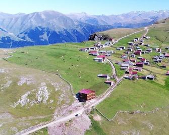 Migroras Otel & Restaurant - Karestel Yaylasi - Uzungöl - Gebouw