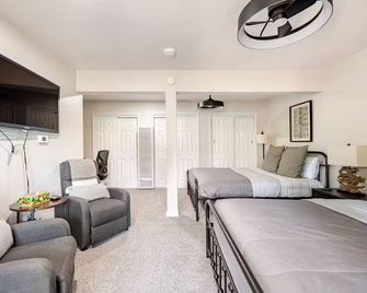 Cozy Condo w/ Free Shuttle to Heavenly Lifts - Stateline - Sypialnia