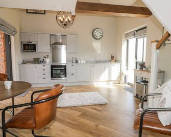 Owl's Hoot - Hull - Kitchen