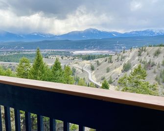 Rocky Mountain Springs Lodge - Radium Hot Springs - Balcony