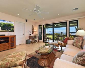 Kaanapali Plantation 8 · Kpl 8 Remodeled 2bd Home W Ocean Views - Kaanapali - Living room
