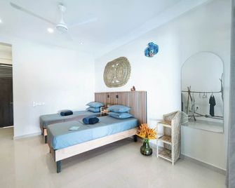 We Are Surfers Hotel - Weligama