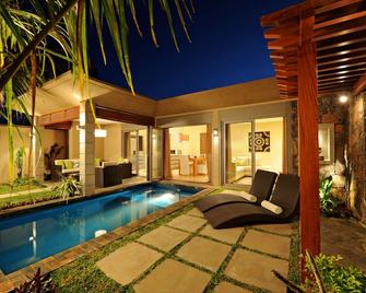 Athena Villas by Fine & Country - Cap Malheureux - Uima-allas