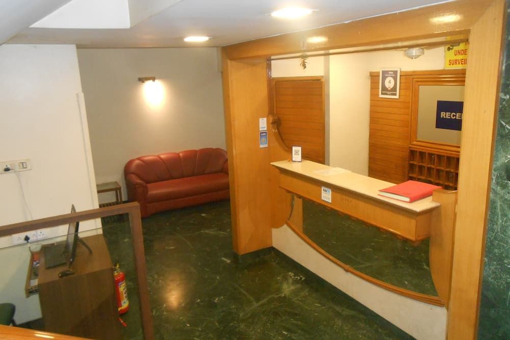 Hotel Pooja International - נשיק - דלפק קבלה