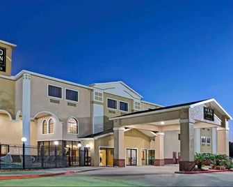 Red Lion Inn & Suites Iah Airport East - Humble - Edificio
