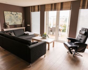 Cozy vacation home with sauna and private jetty - Makkum - Soggiorno