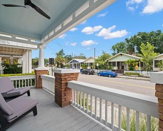 NEW Casa Fuente Ybor Bungalow Steps to 7th Ave - Tampa - Balcony