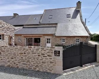 L'Tas De Cailloux - Cancale - Building