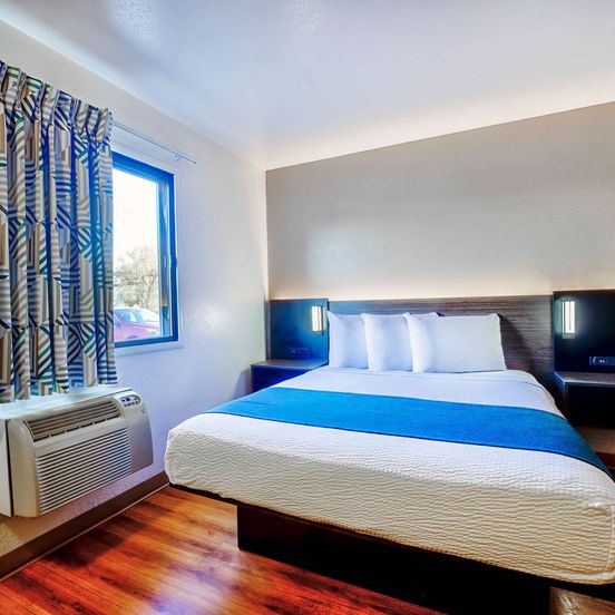 Bedroom view of Motel 6 Duluth, MN