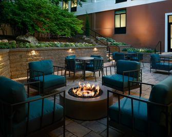 Hilton Garden Inn Atlanta-Buckhead - Atlanta - Building