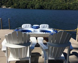 Candlewood lakefront home with private dock & kayaks. - Danbury - Patio