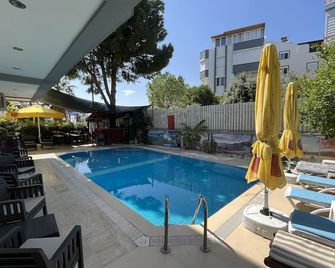 Hotel Lunay - Antália - Piscina