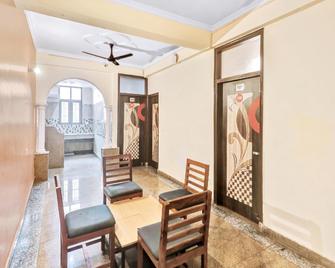 Hotel O Sector 19 Dwarka - 古爾岡 - 大廳