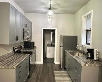 Downtown Minimalist Apartment - International Falls - Kitchen