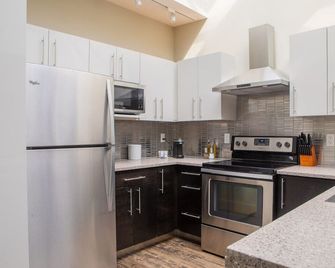Downtown Luxury 2br Penthouse Apt - ミルウォーキー - キッチン