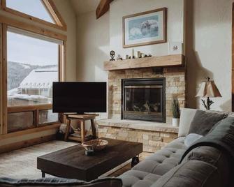 Hot Tub Mtn Views - Free Shuttle - Central Wp - Winter Park - Living room