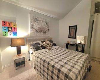 Cheery and inviting room in Kent - Kent - Bedroom