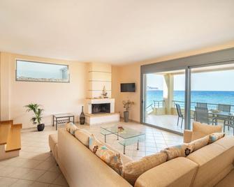 Spacious beachfront maisonettes with stunning views & a private beach - Monemvasia - Sala