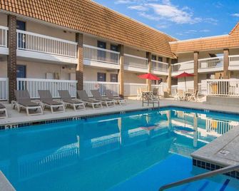 Motel 6 Dallas - Duncanville - Duncanville - Uima-allas