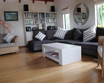 Waihi Beach - Beach Front Bach - Waihi Beach - Soggiorno