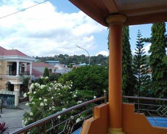 Wisma Kahyangan - Baubau - Balcón