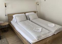 Satys Apartments - اوسترافا - غرفة نوم
