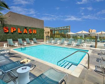SpringHill Suites by Marriott at Anaheim Resort/Conv. Cntr - Anaheim - Pool