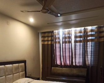 Hotel Sandalwood - Meerut - Habitación