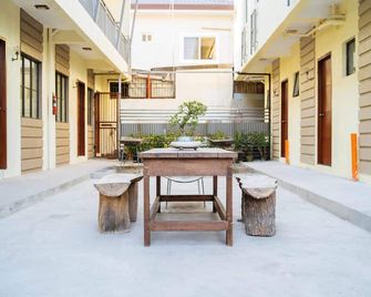 RedDoorz Plus @ Casa Lucia Sindalan San Fernando City Pampanga - San Fernando - Patio