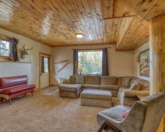 In The Snow Lodge - Terry Peak - Spearfish - Living room