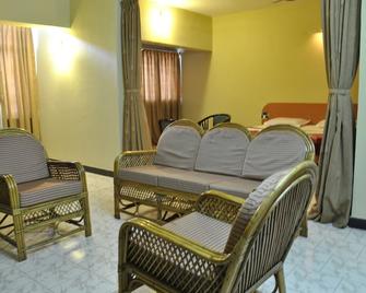 Hotel B M Shree Residency - Tiptūr - Sala de estar