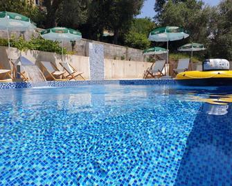 Grejm Lux Family Apartments - Petrovac - Pool